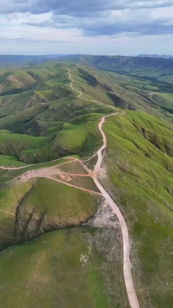Estrada de terra no Caminho do Céu na Serra da Canastra