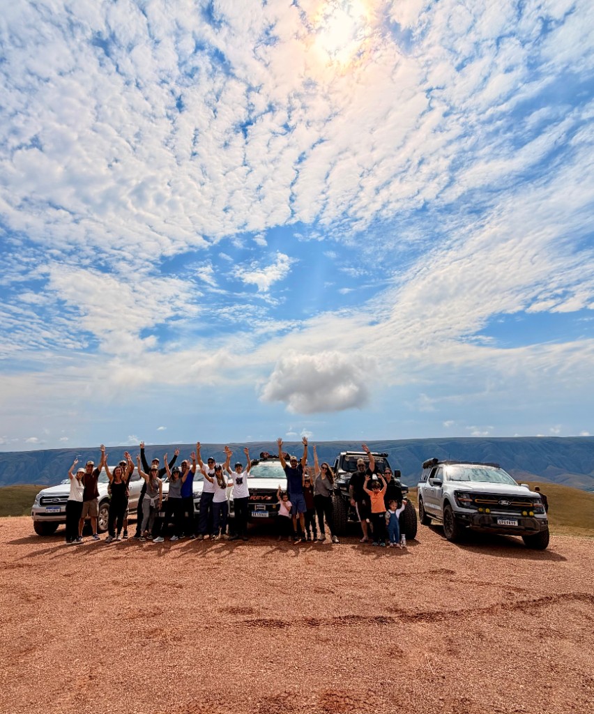 Grupo da expedição M4 celebrando na Serra da Canastra